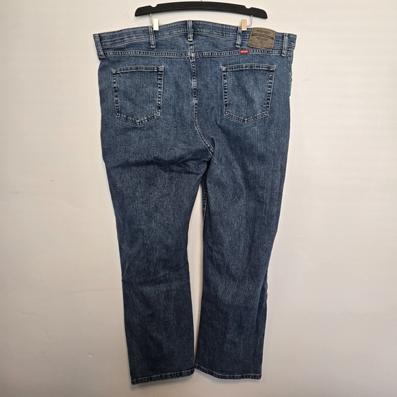 Wrangler Classic Men's Relaxed Jeans 46×30 Flex Waist - Picture 2 of 6